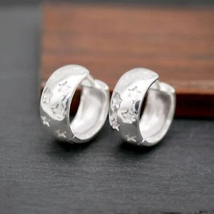 Sterling Silver Wide Dome Star Huggie Hoop Earrings A4547 - Bild 1 von 10