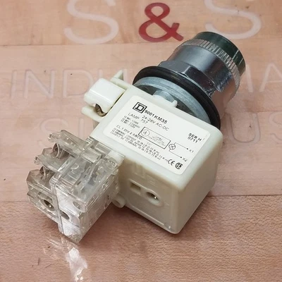Square D 9001-K1L35GH13 Push Button, Green, 24-28V AC/DC, Momentary - USED - Image 1 of 4