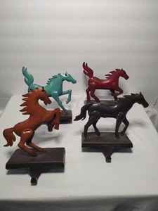 Set di 4 Appendiabiti Natalizio per Calze Cavalli Marrone/Azzurro/Abbronzato/Rosso - Foto 1 di 7