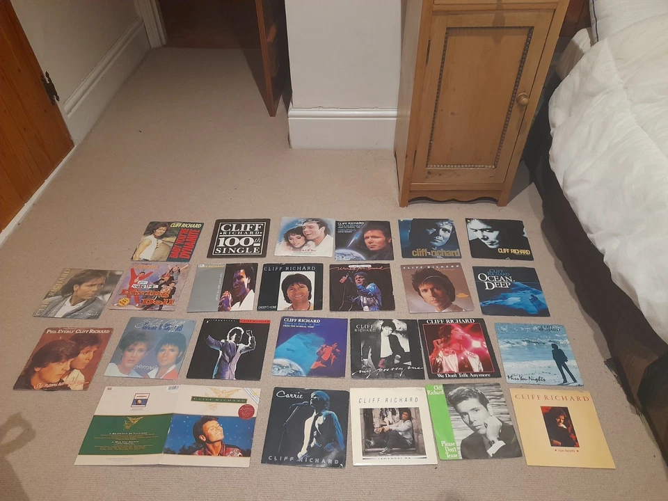 Collection of 25 Cliff Richard 7" vinyl Records Living Doll Please Don't Tease Foto 1 de 1