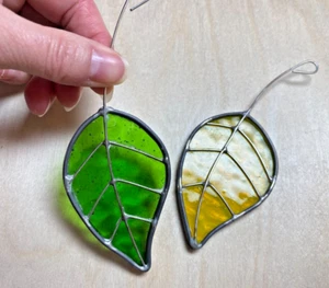 Hojas de vitral artesanales - Hermoso conjunto verde y amarillo - Imagen 1 de 7