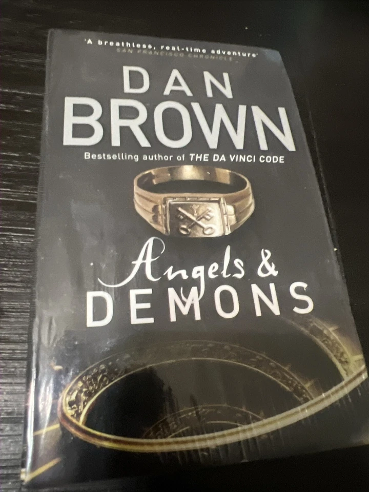 Angels and Demons (Robert Langdon) by Dan Brown Foto 1 de 1