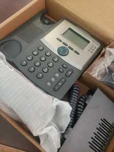 Cisco SPA303 G1 Multi 3 Line IP Phone Display And PC Port - Photo 1/4