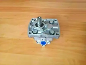 belarus tractor 80,82,500,800,900 power steering pump - Picture 1 of 2