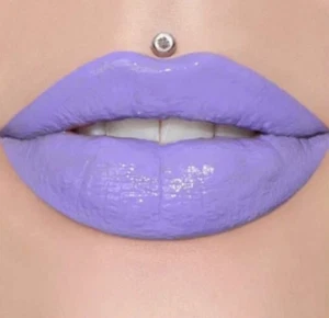 Jeffree Star FROSTING FOR DINNER Supreme Gloss Lip Gloss ~ Full Size 0.172 fl oz - Picture 1 of 6