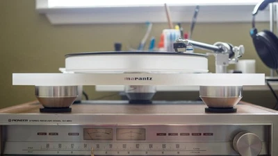 Toca-discos audiófilo Marantz TT-15S1 (sem cartucho) - Imagem 1 de 2