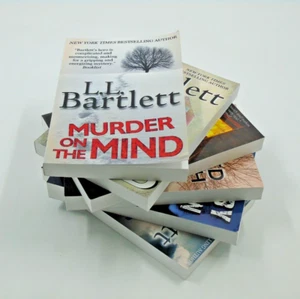 L. L. Bartlett, Jeff Resnick Mysteries Series Almost Complete Books 1-6 Pb NEW - Foto 1 di 11
