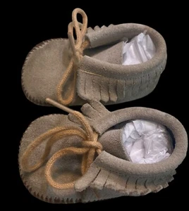 Vtg 1971 Leather Infant moccasin shoes - Picture 1 of 11