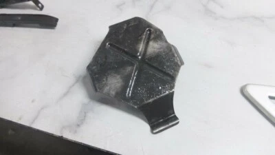 01 Cubierta metálica motor Suzuki TL1000 TL 1000 S Foto 1 de 3