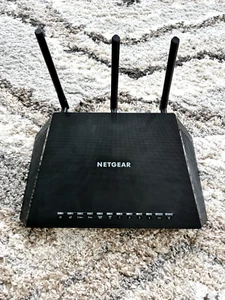 NETGEAR R6700 Nighthawk AC1750 Smart WiFi Router - Picture 1 of 3