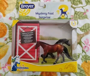 Breyer Stablemates Mystery Fohlen Überraschung 2017 rot Stall Set Nr 5938 Neu in OVP - Bild 1 von 5