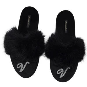 Victoria's Secret geschlossene Kunstfell-Hausschuhe mit Strass "V"-Logo schwarz  - Bild 1 von 8
