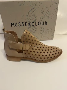 NWB Musse & Cloud Caila Women’s Taupe Perforated Ankle Boots Sz 9 - Picture 1 of 7