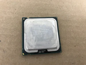 Intel Pentium D 945 3.4 GHz 3.40GHZ/4M/800 SL9QB Socket 775 - Picture 1 of 2