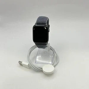 Apple Watch (seria 6) 44mm szary aluminium z pętlą z tkaniny (GPS) - stan bardzo dobry. - Zdjęcie 1 z 5
