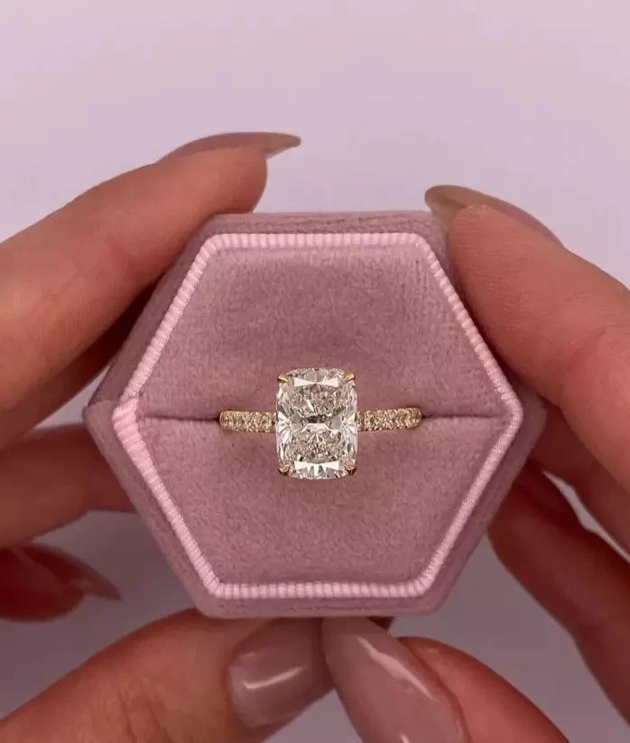 Anillo de boda con halo oculto de 2,10 quilates certificado VS2 diamante cultivado en laboratorio oro amarillo de 14 k Foto 1 de 4