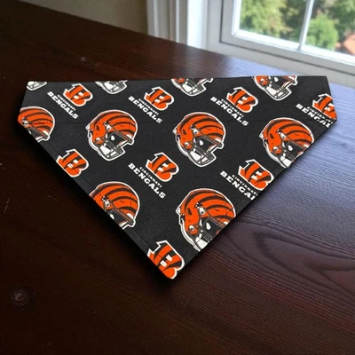 Bandana para perro Cincinnati Bengals SOBRE EL CUELLO pañuelos bufanda deslizable en pañuelo Foto 1 de 4