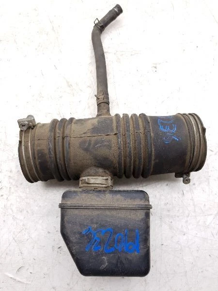 1997 TOYOTA AVALON 3.0L 6CYL AIR CLEANER RESONATOR TUBE ASSEMBLY  - Image 1 of 4