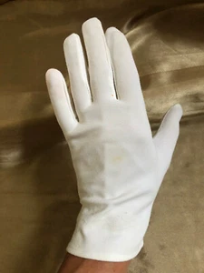 VINTAGE White Nylon Everyday Wrist Gloves Size 7 PROP DISPLAY - Picture 1 of 5