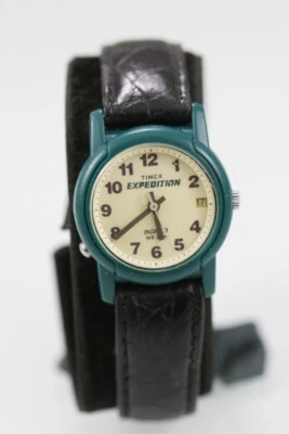 Timex Damen Uhr Grün Plastik 30m Schwarzes Leder Licht Datum Beige Quarz - Bild 1 von 4