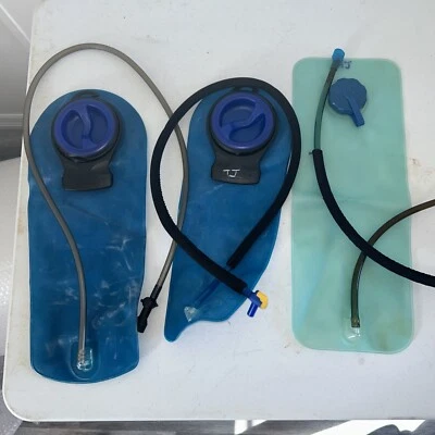 Camelback мочевой пузырь только, лот из 3. Мир и трубки с ртом. Грубая форма - Изображение 1 из 4