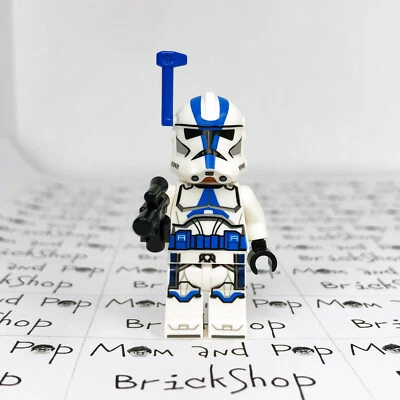 LEGO Star Wars Clone Trooper Officer with Blue Rangefinder and Small Blaster - Image 1 of 4
