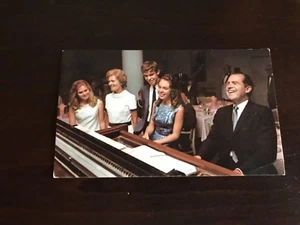 VINTAGE POSTCARD UNITED CITIZENS FOR NIXON-AGNEW, REMEMBER TO VOTE & TAKE 4 VOTE - Bild 1 von 7