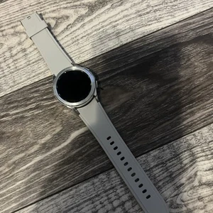 SAMSUNG GALAXY WATCH4 42MM MIL-STD-810G Gray Great Shape Tested Works FREE SHIP - Photo 1 sur 4