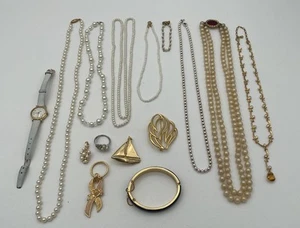 VTG Lot of 7 Wearable Costume Jewelry Necklaces Pearl Type Pins Rings Gold Tones - Picture 1 of 7