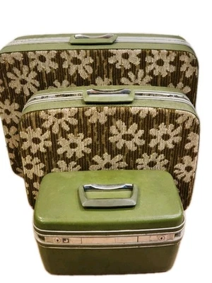 2 Samsonite 60s Fashionaire Daisy Floral Green Carpet Suitcase,Keys,1 Train Case - Image 1 of 4