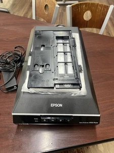 Epson Perfection V550 Photo Scanner with Film Holder and AC Adapter - Picture 1 of 10