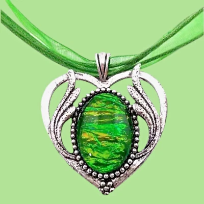 РАДУЖНЫЙ зеленый сердце подвеска лента колье ожерелье дракон дыхание готический F6 - Изображение 1 из 4