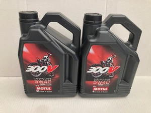 13,49€/l Motul 300 V 4T Off Road 5W-40 2 x 4 l Premium 4-suwowy olej silnikowy z estrem  - Zdjęcie 1 z 1