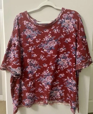 Camisa Top We the Free People Talla Grande XS Roja Borgoña Floral 100 Algodón Dobladillo Crudo Foto 1 de 4