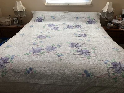 OMG! Красивый винтажный ручной работы вручную выстеганный белый с фиолетовый ирисы TWIN 86 «x 74» - Изображение 1 из 4