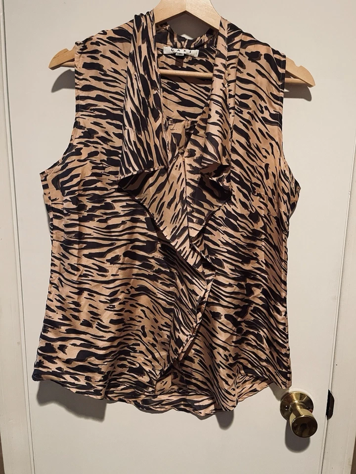 Blusa animal CAbi 100 % seda sin mangas con volantes talla mediana rosa gris Foto 1 de 4