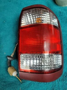 1999 2000 2002 2003 2004 Nissan Pathfinder Passenger Tail Light deep scratch - Bild 1 von 3