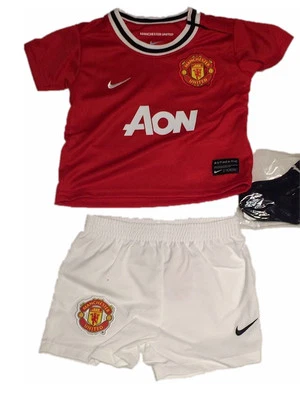 Nike Kinder Sport Set Minikit Manchester United neu Trikot + Hose + Socken