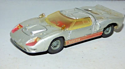 Dinky Toys Ford GT 40 RV road version silver - Imagem 1 de 3