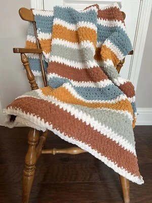 Nueva manta gruesa de hilo de chenilla hecha a mano a rayas de ganchillo playa suave Foto 1 de 4