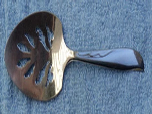 DUCHESS EDELSTAHL DC52 8 3/8 Zoll DURCHBOHRTER KUCHEN DESSERT SERVIERER - Bild 1 von 2