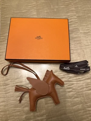 Hermes Milo Pegasus MM en oro de 2024, nuevo en caja 100 % auténtico Foto 1 de 4