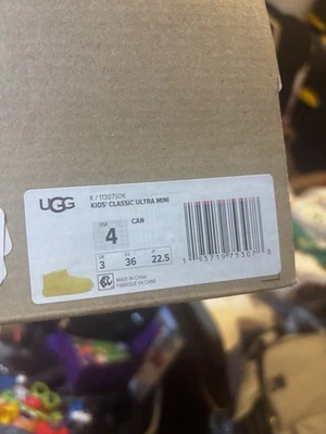 UGG Clásico Ultra Mini Botas Niña Grande 4 EU 36 Amarillo Gamuza $119 NUEVAS Foto 1 de 2