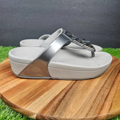 Sandalias FitFlop Mujer 5 Metálicas Plateadas Tanga Cuña Charol Joyas Chanclas Foto 1 de 4