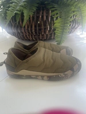 NUEVO Zapatos sin cordones Crossover T1423 repelentes al agua Street Shield camuflados para mujer 6 M 4 Foto 1 de 4