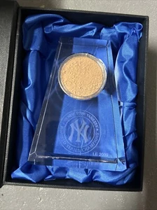 Yankees Serie Mundial 2009 juego usado tierra con certificado de autenticidad Steiner - Imagen 1 de 8