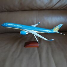 1/200 Vietnam Airlines Airbus A350-900 Airplane Model w/ Wooden Base