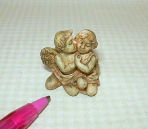 Miniature Kissing Cherubs Statuary (AGED) 1 1/16" Tall: DOLLHOUSE 1:12 - Picture 1 of 1