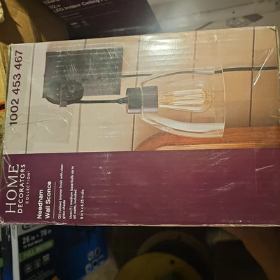 Aplique enchufable de bronce frotado con aceite de 1 luz Needham colección decoradores del hogar  Foto 1 de 2