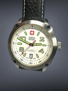 WENGER SWISS ARMY Wenger Swiss Military - Outback 79370 44mm Uhr neue Batterie - Bild 1 von 9